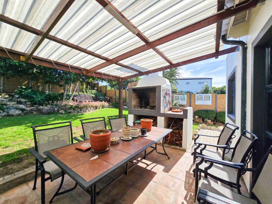 3 Bedroom Property for Sale in Stilbaai Wes Western Cape